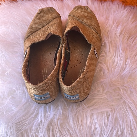 Tom’s Classics Natural Burlap size 7.5 in good condition - Picture 2 of 4